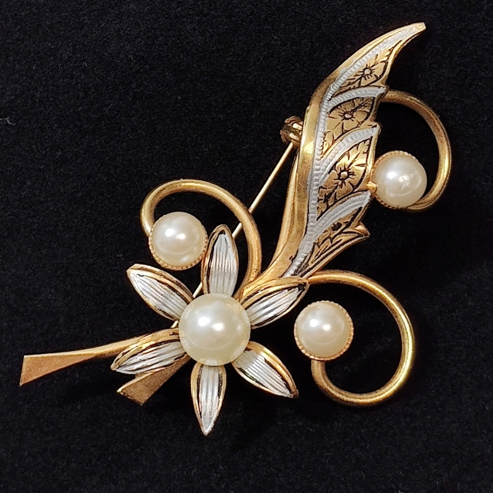 Vintage Damascene Toledoware Floral and Faux Pearl Brooch Pin - Picture 3 of 9